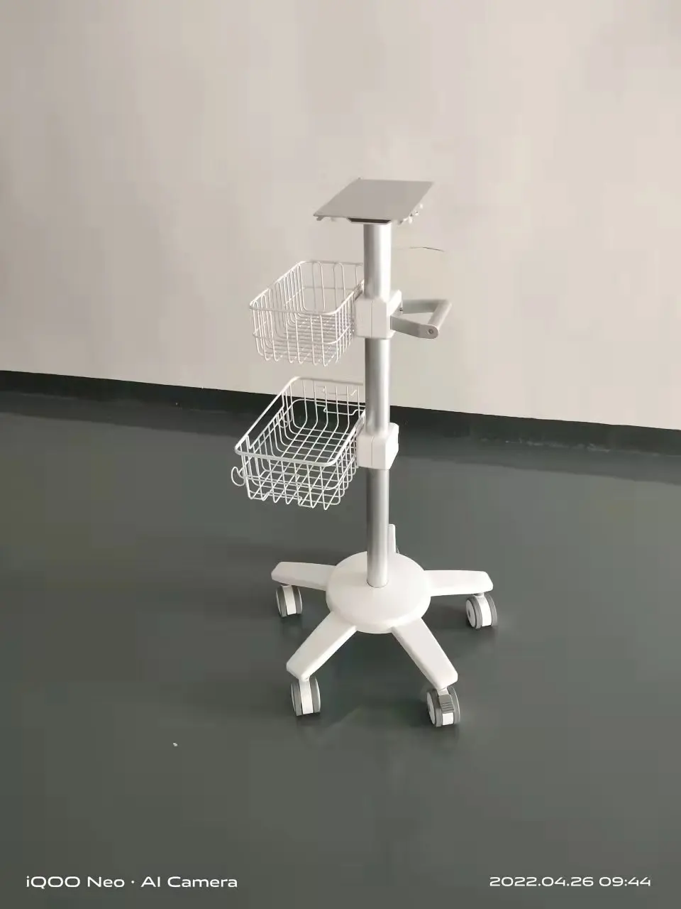 High quality adjustable patient monitor medical trolley cart with basket OEM support aluminum alloy material for hospital use