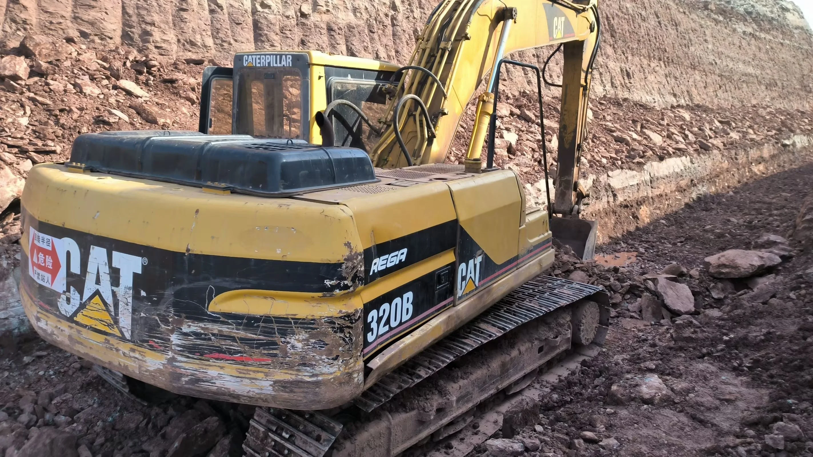 Hot Selling Good Condition CAT 320B 19T Used Excavator Digger Bagger Crawler Hydraulic Excavators For Sale