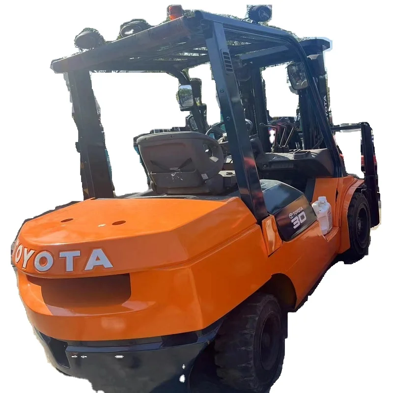 Used 3 ton Toyota FD30 forklift trucks for cargo handling selling well in Malaysia