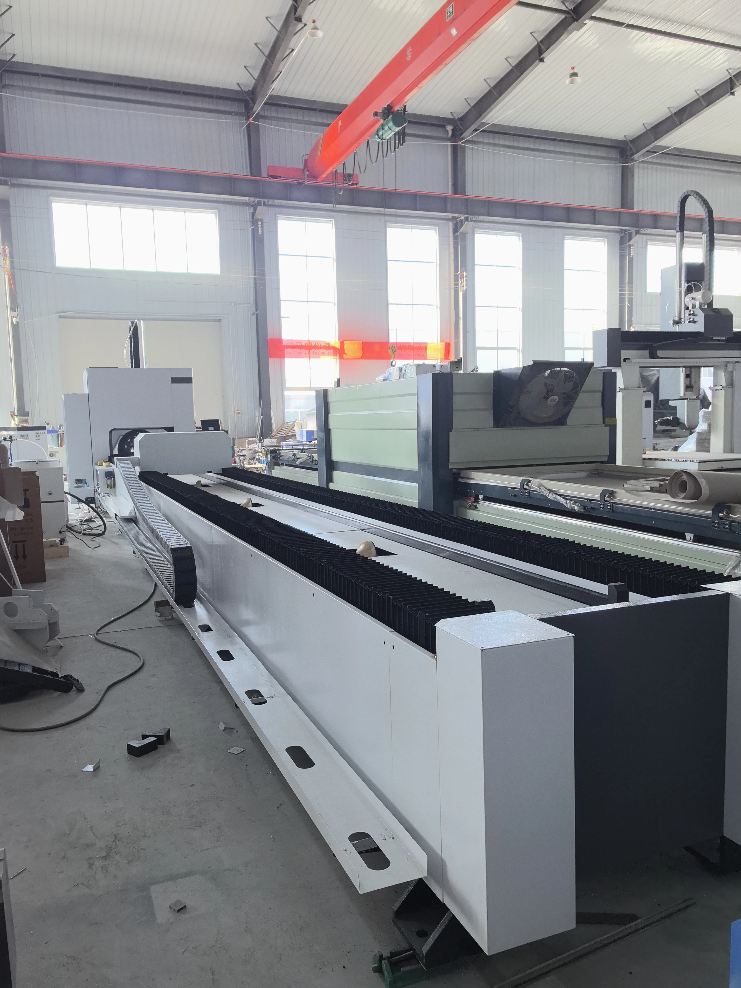 Electric Switch Manufacturing Cutting Machine two chuck  Fiber Laser Tube Cutting Machine For Metal Tube
