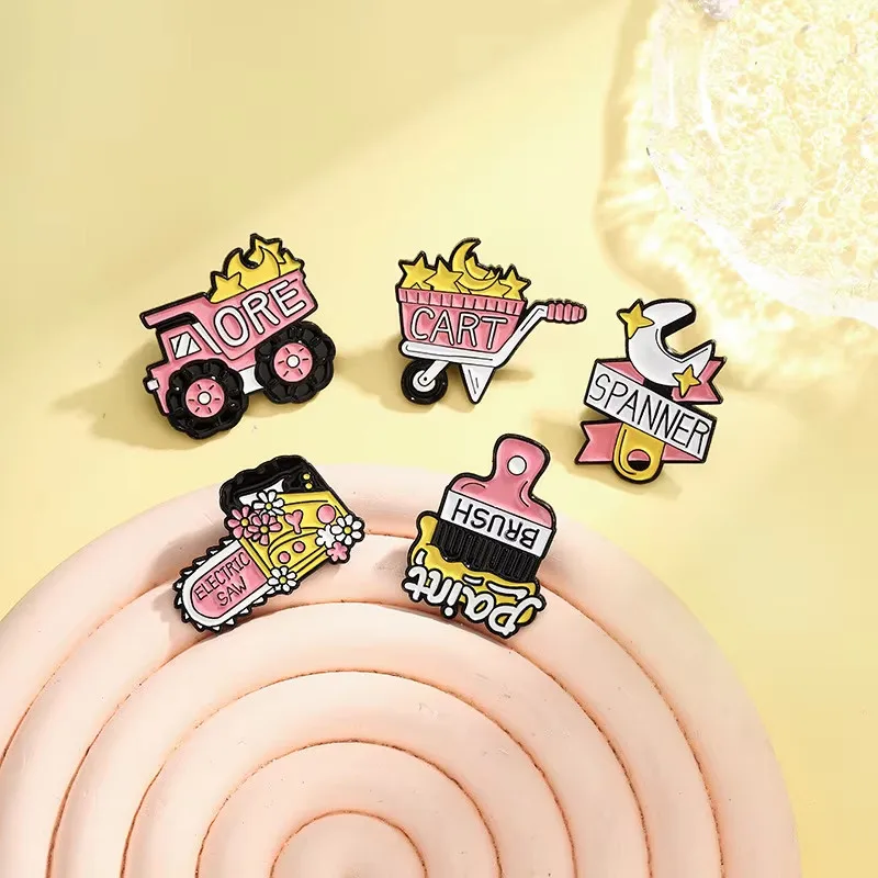 High Quality Premium Badges Tool Engineering Vehicle Shovel Metal Pin Badge Custom 2D 3D Logo Enamel Pin