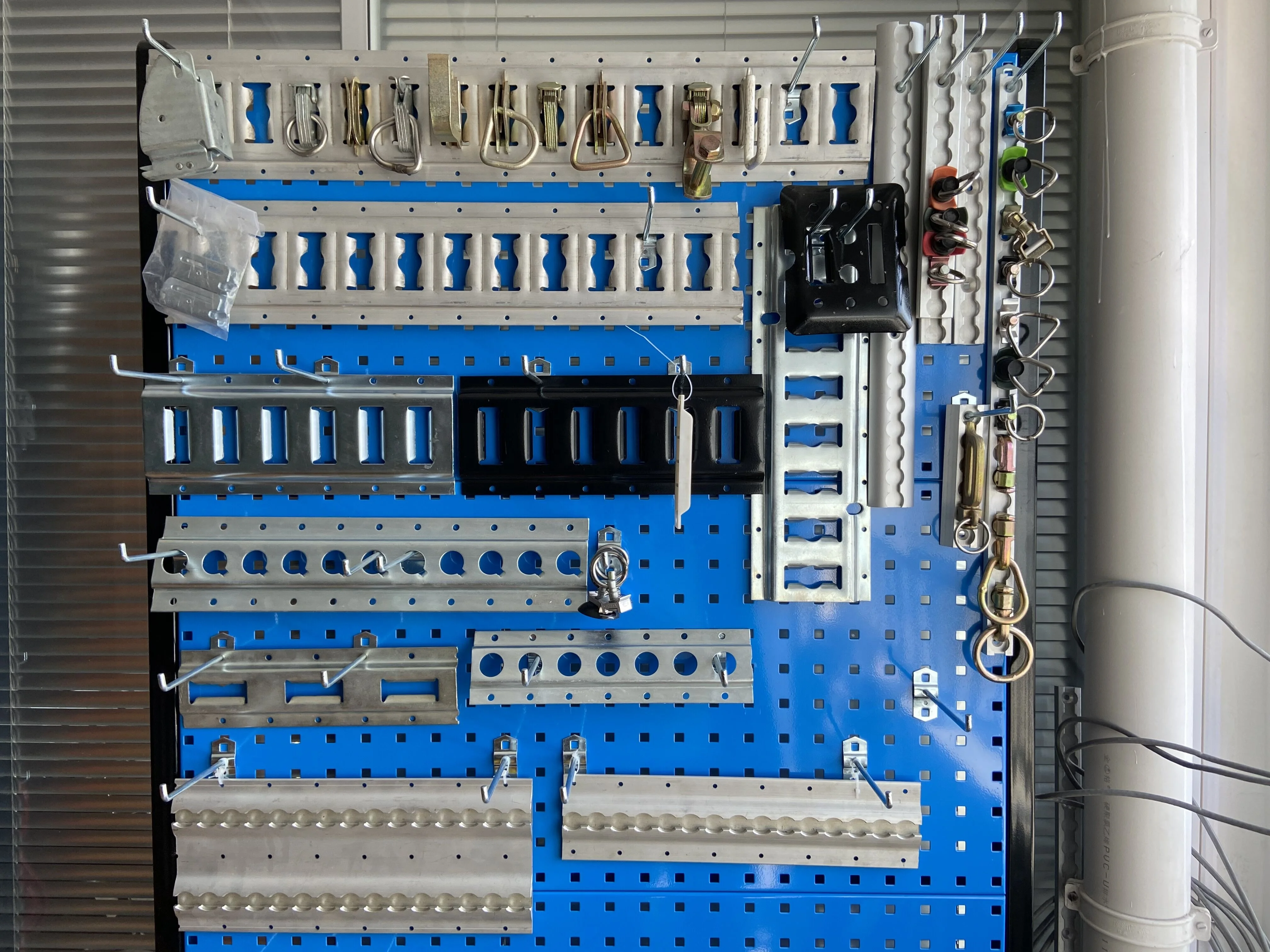 Steel Horizontal 8 FT E Track with Hole Cargo Control Rail Trailer Truck parts