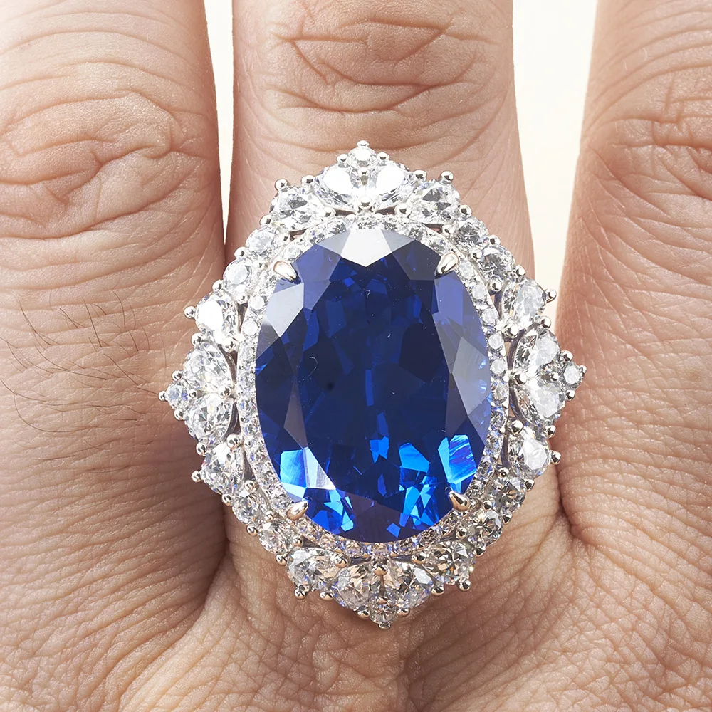 S925 Synthetic 30 Carat Imperial Sapphire Ring Set In Platinum With Five Layers Of Silver