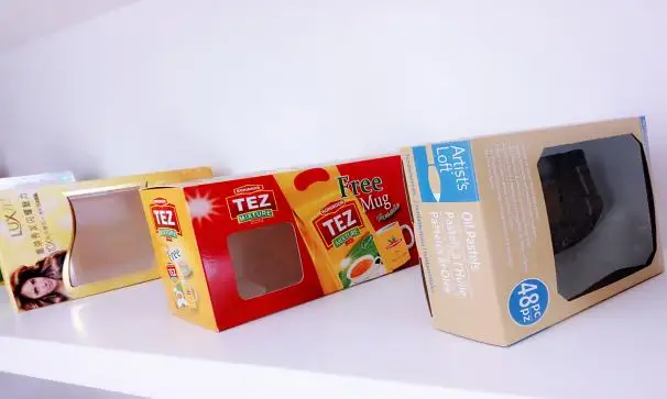 Automatic shaped window patching machine for carton and E-flute box