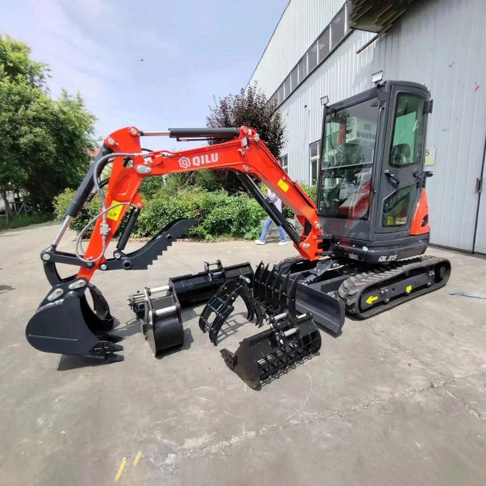 QILU  Mini Crawler Hydraulic Pilot Digger 2500kgs Small Digger Machine With Attachment With Bucket Teeth