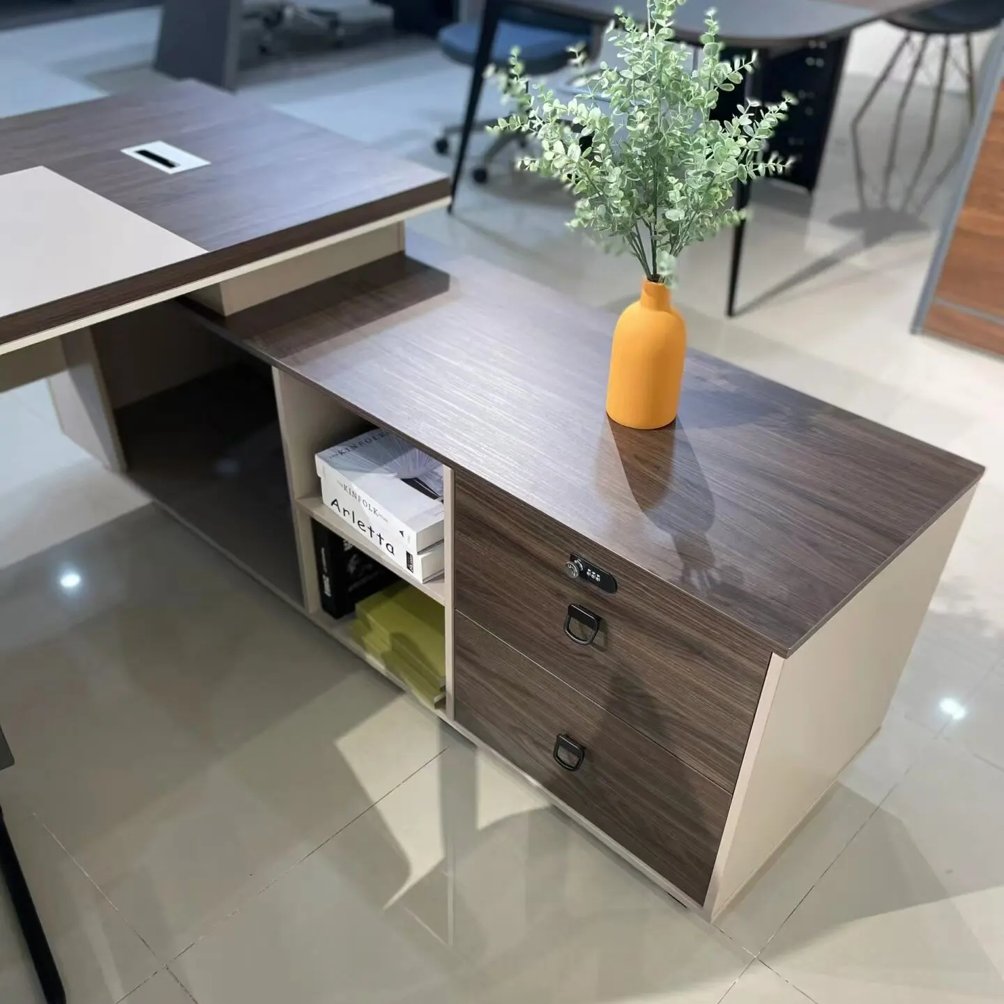 Elegant boss office desk and chair combination simple and modern CEO office furniture