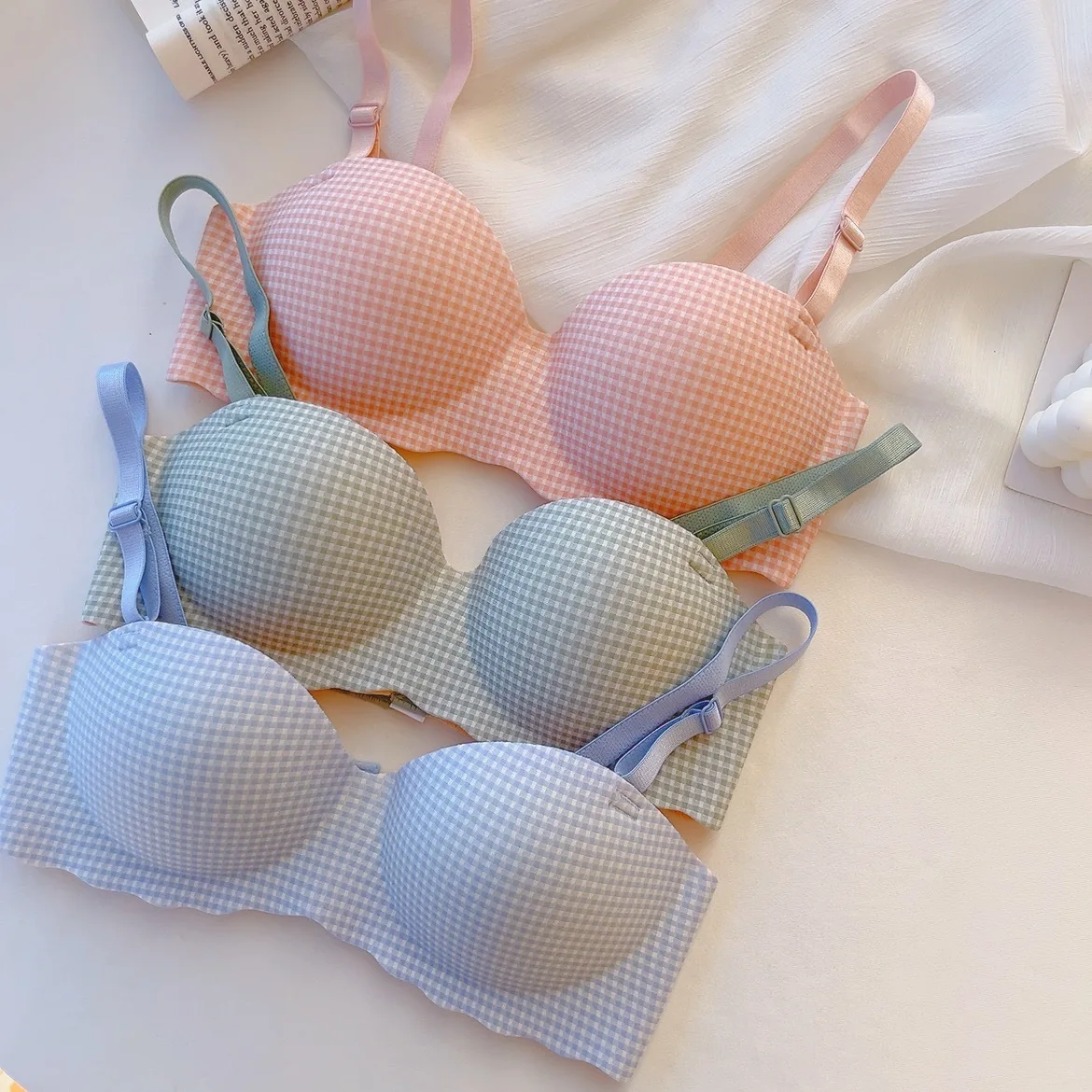 Quick Dry Breathable Soft Brassiere Lattice Adjustable Strap Bralette Femme Thick Cup No Steel Ring Bras Wireless Bra for Women