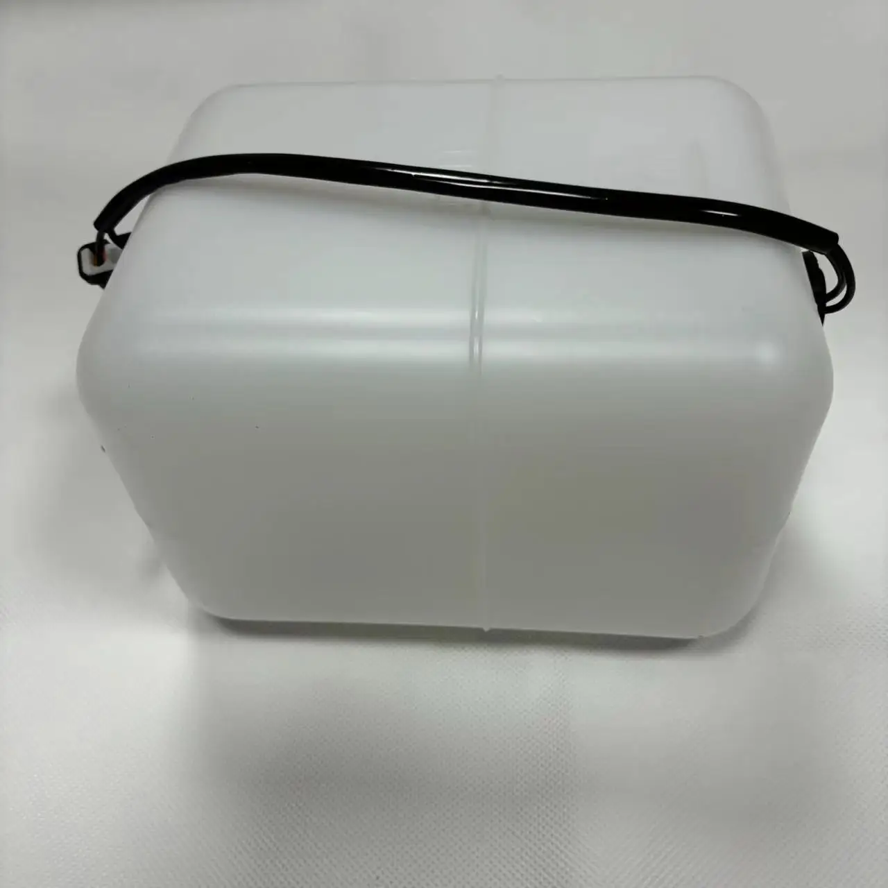 water tank 20Y-06-15240  Cooler Parts caterpillar Komatsu Kobelco Volvo Expansion  Tank 21t-06-11350  Radiator Coolant