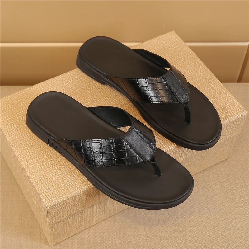 New High Quality Men Genuine Leather Flip Flops Beach Style Fashionable Lightweight Slippers Rubber Outsole
