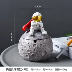 wholesale custom Resin Astronaut Hero Posture Statue Creative Figurine Sculpture Ashtray for Home Tabletop Ornament Decoration