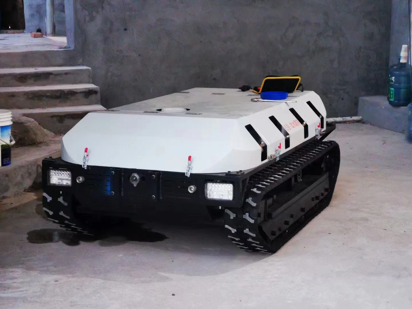 RC автоматический интеллектуальный гусеничный сельскохозяйственный садовый опрыскиватель для продажи