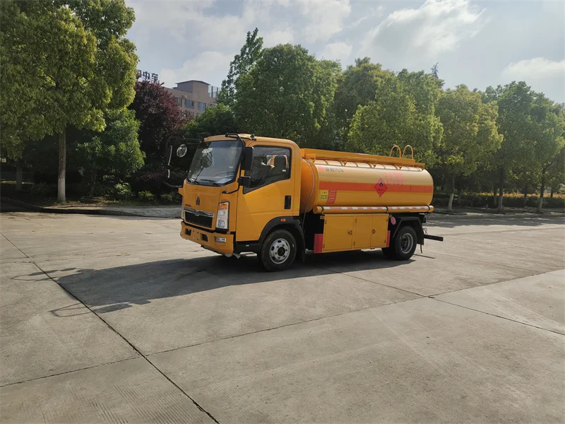 2023 Brand new HOWO  4X2 5 CBM  petrol Oil tanker truck  5 ton Oil refueling truck