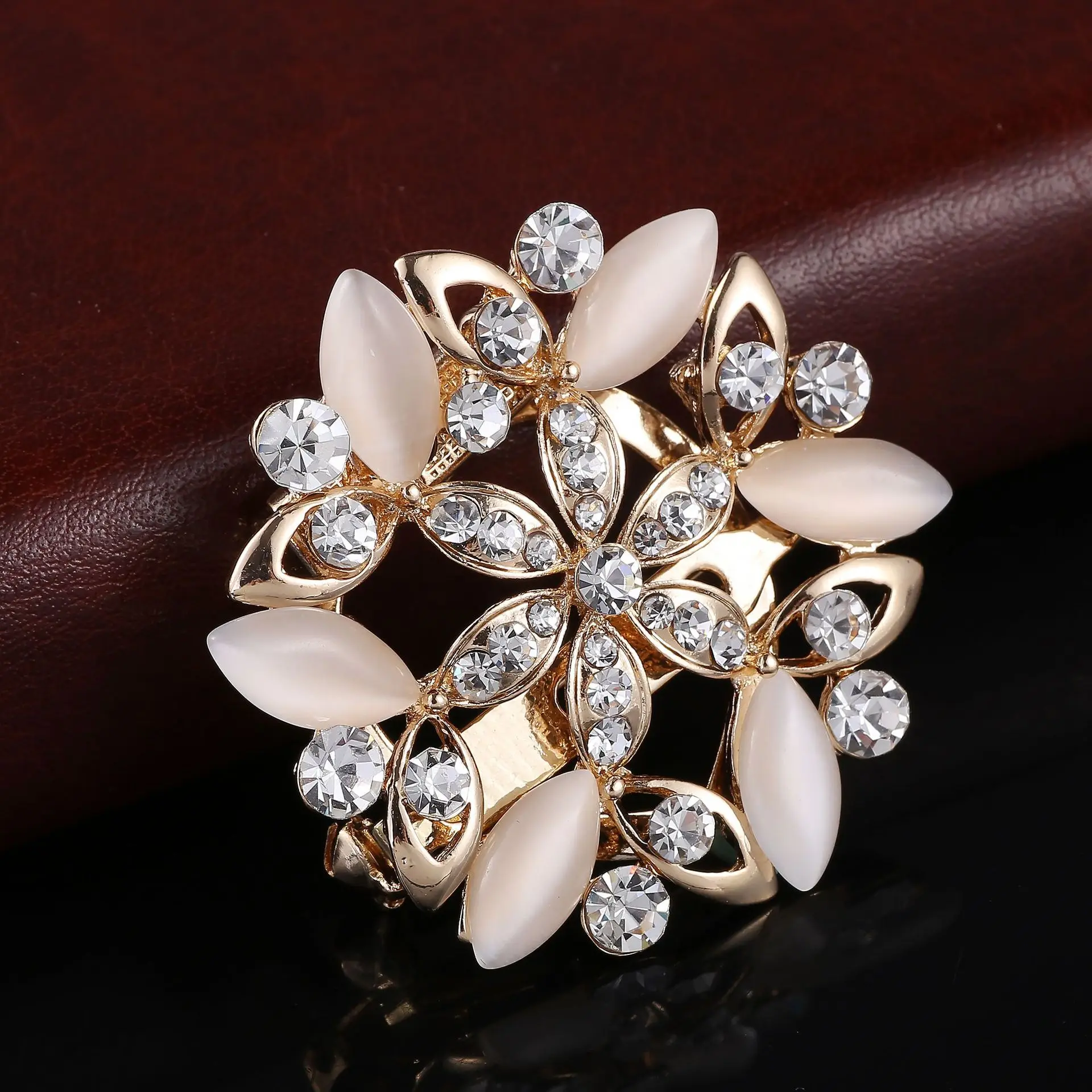 Custom Gold Flower  Luxury Jewelry Brooches Elegant Crystal Rhinestone Women Brooch