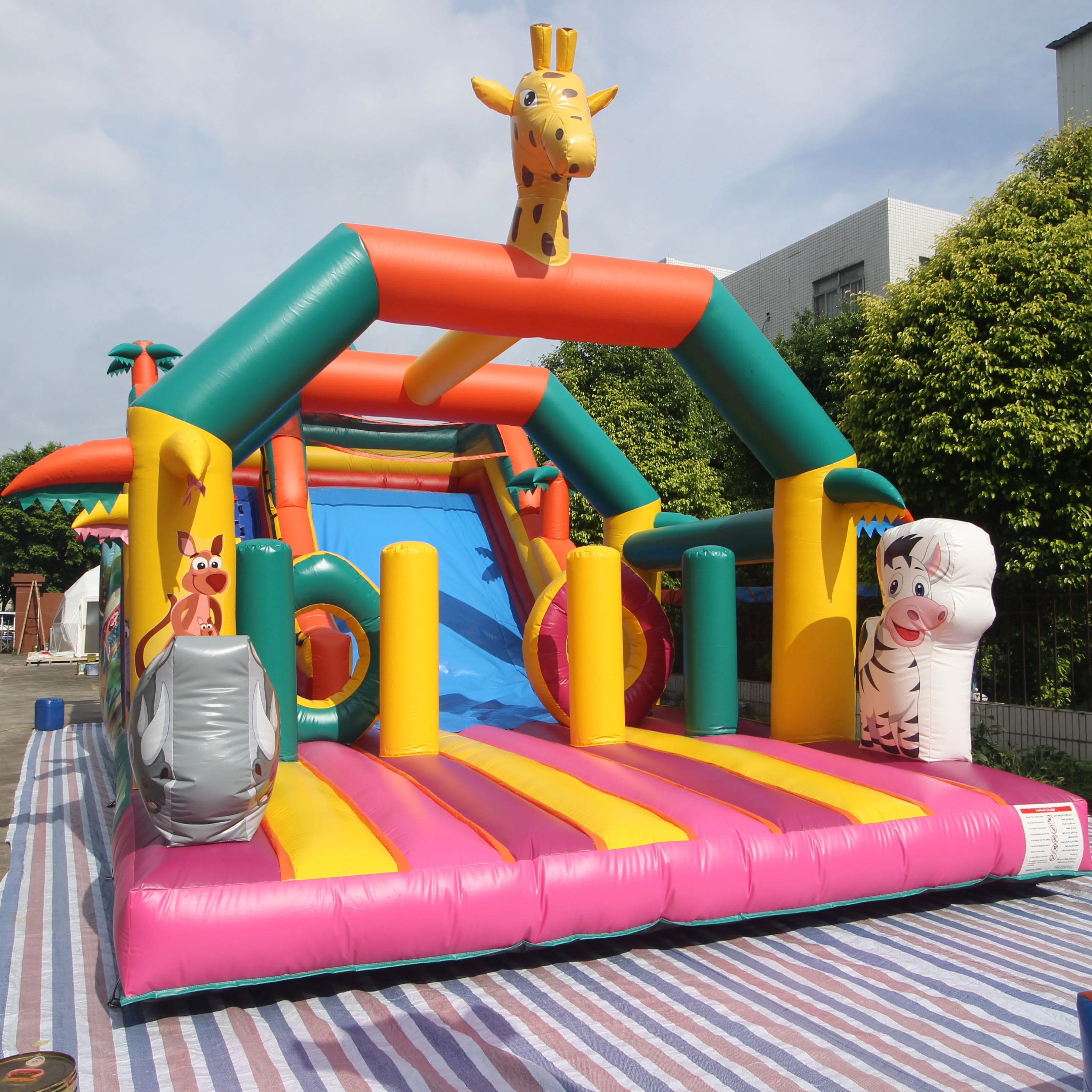 
Durable Free Blower Giant Kids Play Creative Game Funny Jumping Castle Inflatable Jumpy Sliding Castle With Slide 