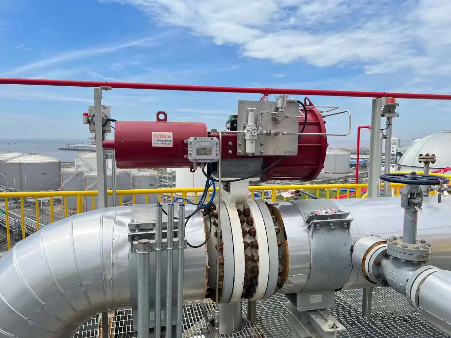 valve actuator ROTORK The RC 200 types of pneumatics rotary actuator and linear actuator controller