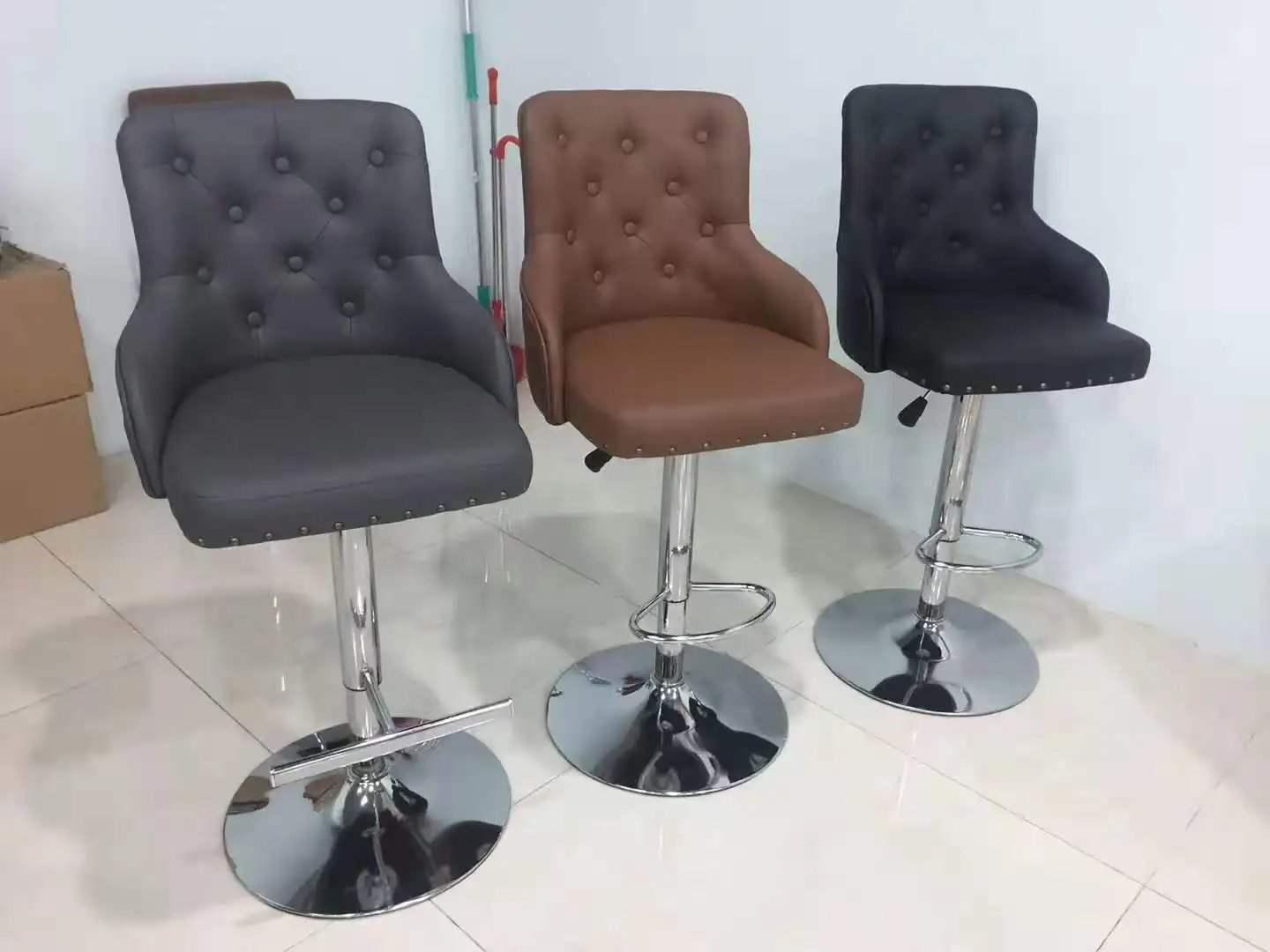 2024 New Hot Sales Modern Bar Stools With Arms Black Velvet Chairs