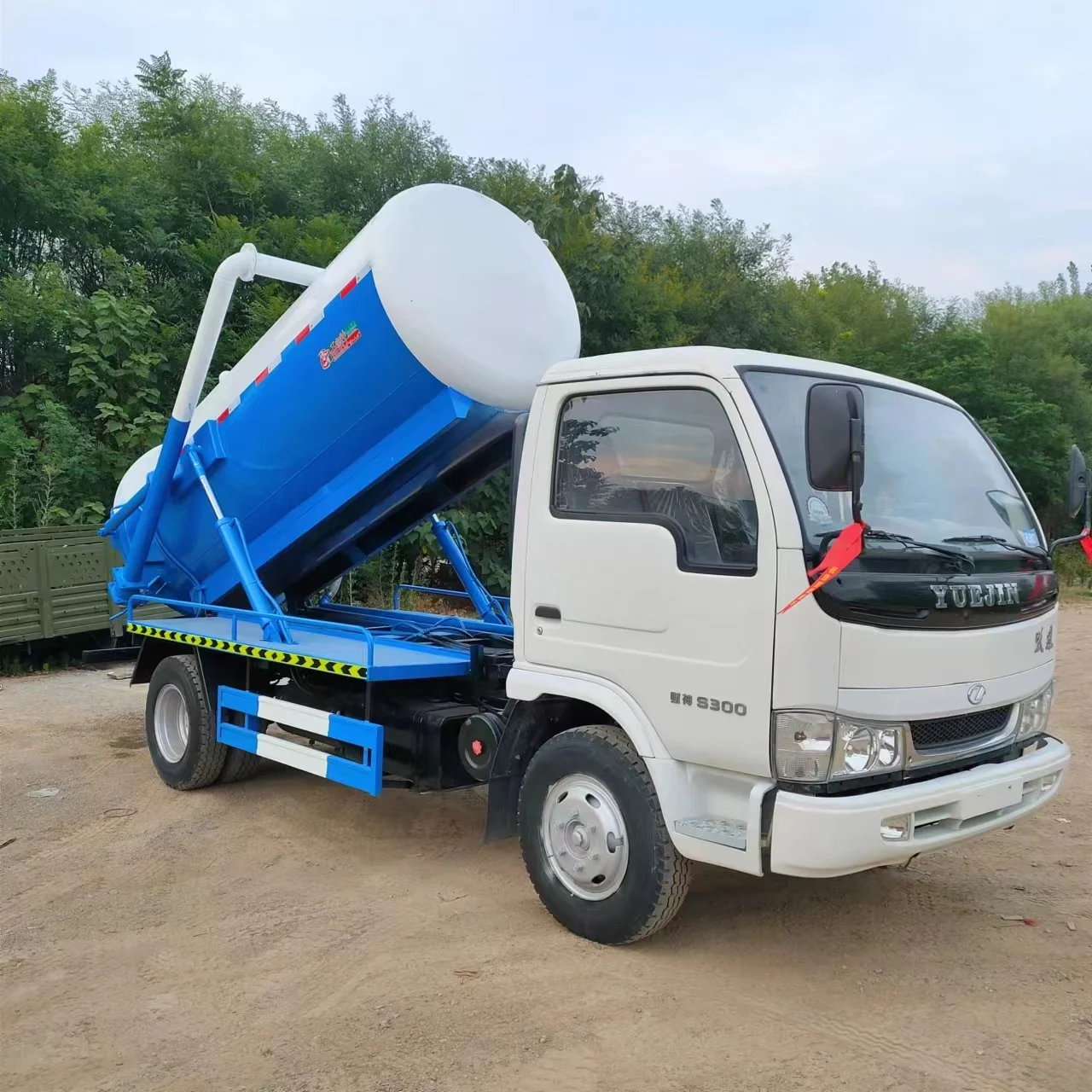 Дешевая цена Dongfeng 5 куб. М 4x2 б/у вакуумный грузовик для очистки сточных вод