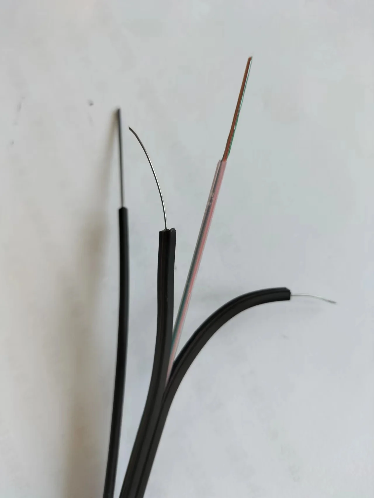 Fiber optic cable FTTH Fiber Jellytobe 3.0*6.0mm loose tube  drop cable GJYXSCH-4B6A1 1.2mm steel 1KM