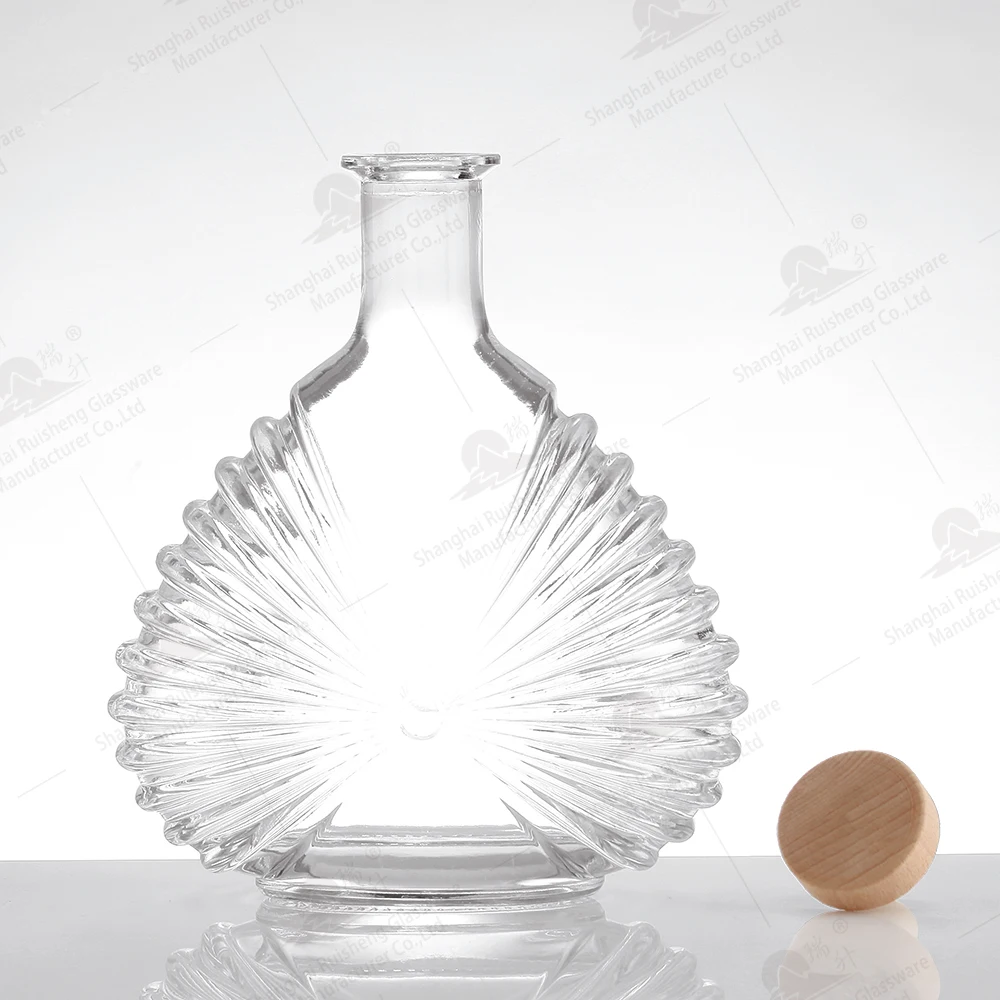 Customized 700ml crystal fancy high-quality XO Brandy Cognac whiskey vodka rum tequila liquor glass bottles