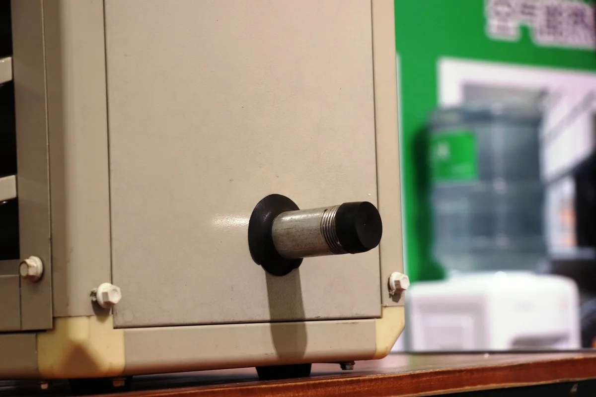 Water fed air heater and cooler unit heaters for industrial, greenhouse, poultry house, warehouse