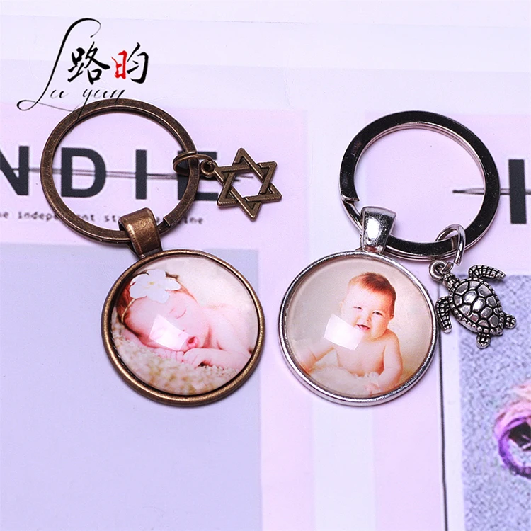 Luyun Custom 3D Round Dome Metal Alloy Glass Cabochon Key Chain Baby Photo Crystal Glass Pendant Keychain For Gift