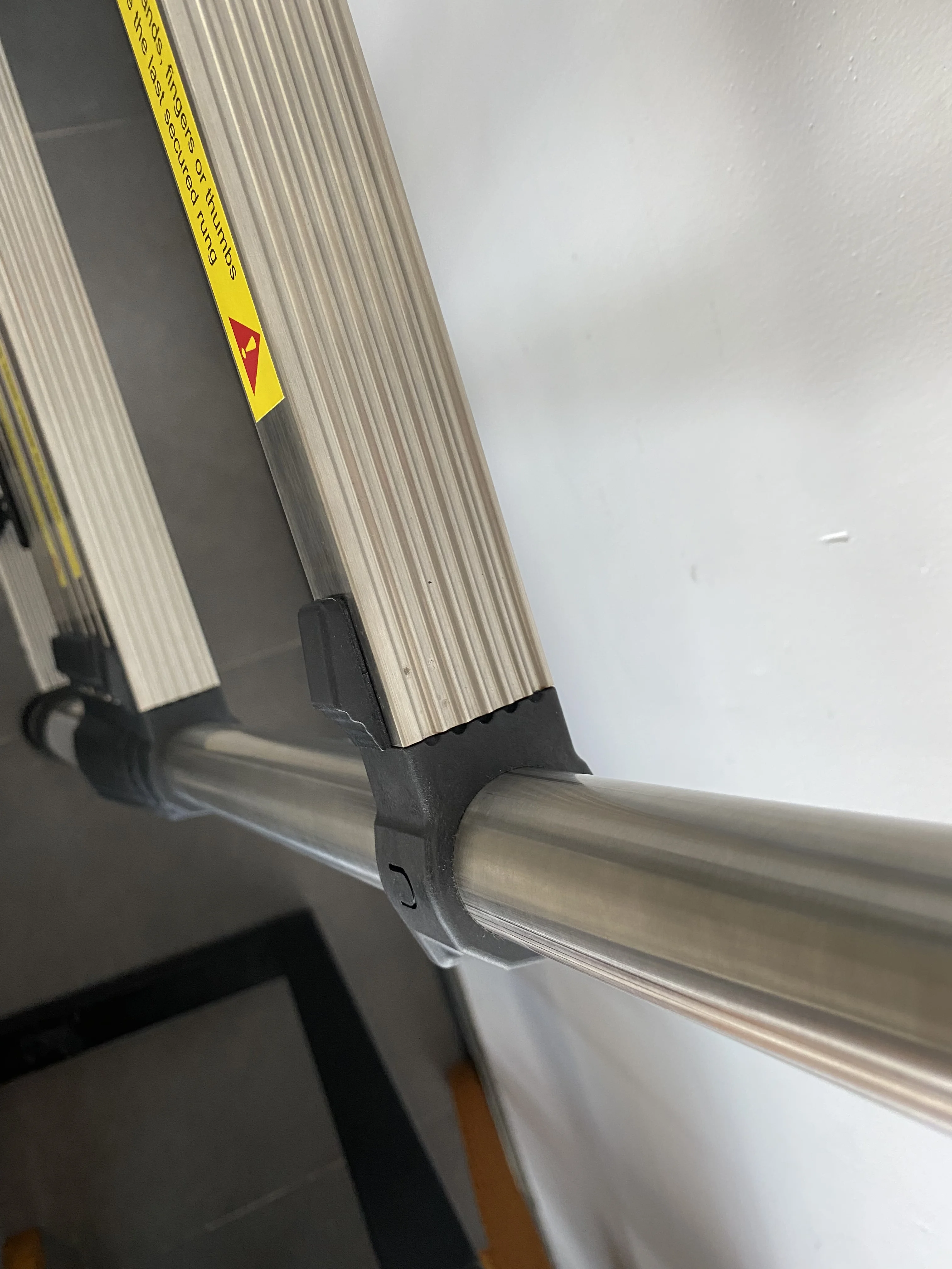 2022 New stable folding ladder Stainless steel telescopic ladders step ladder