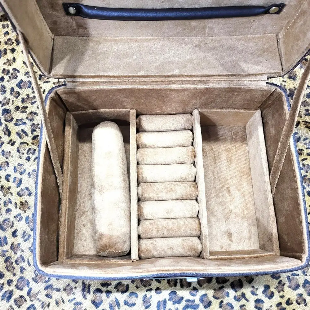 New Arrival Spacious Secured Western Style Large Tooled Leather Jewelry Box for Export Selling Available at Inexpensive Price