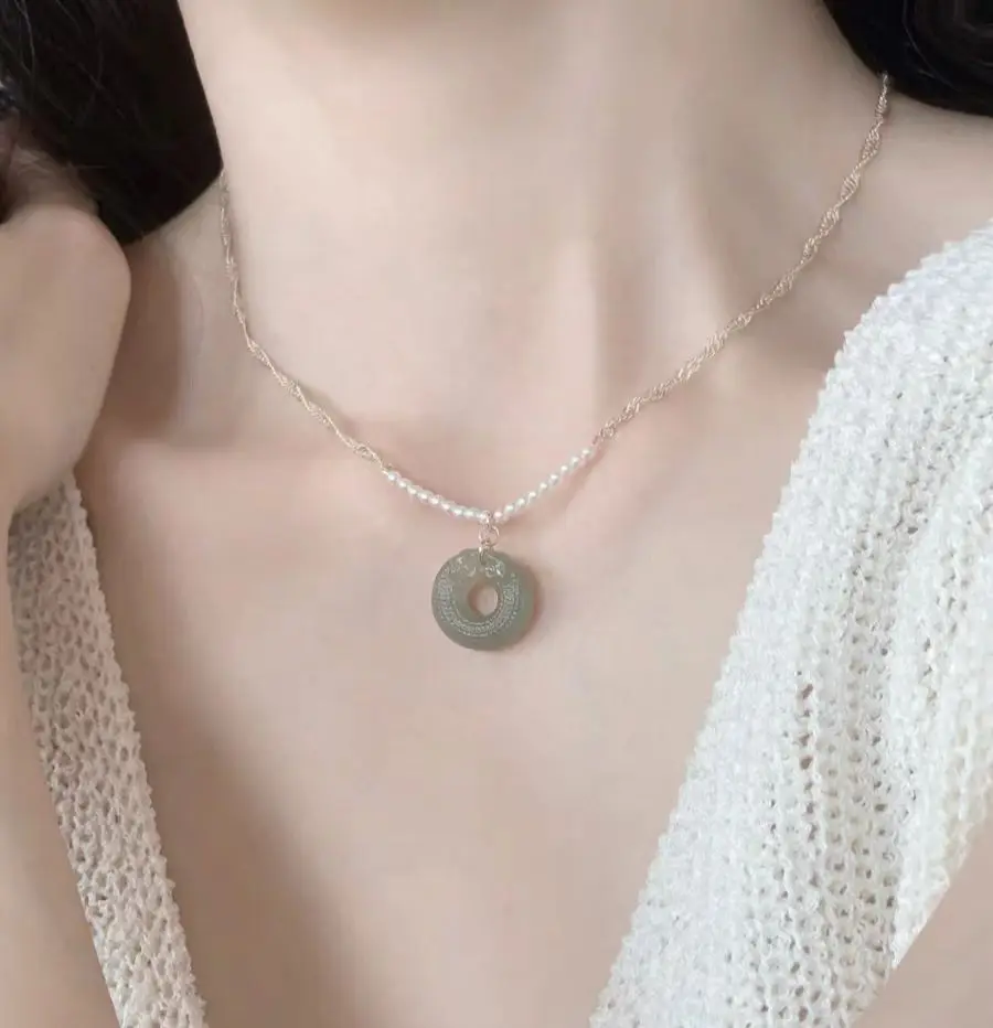 2024 new 925 silver material high-end design scale zircon disc pearl necklace