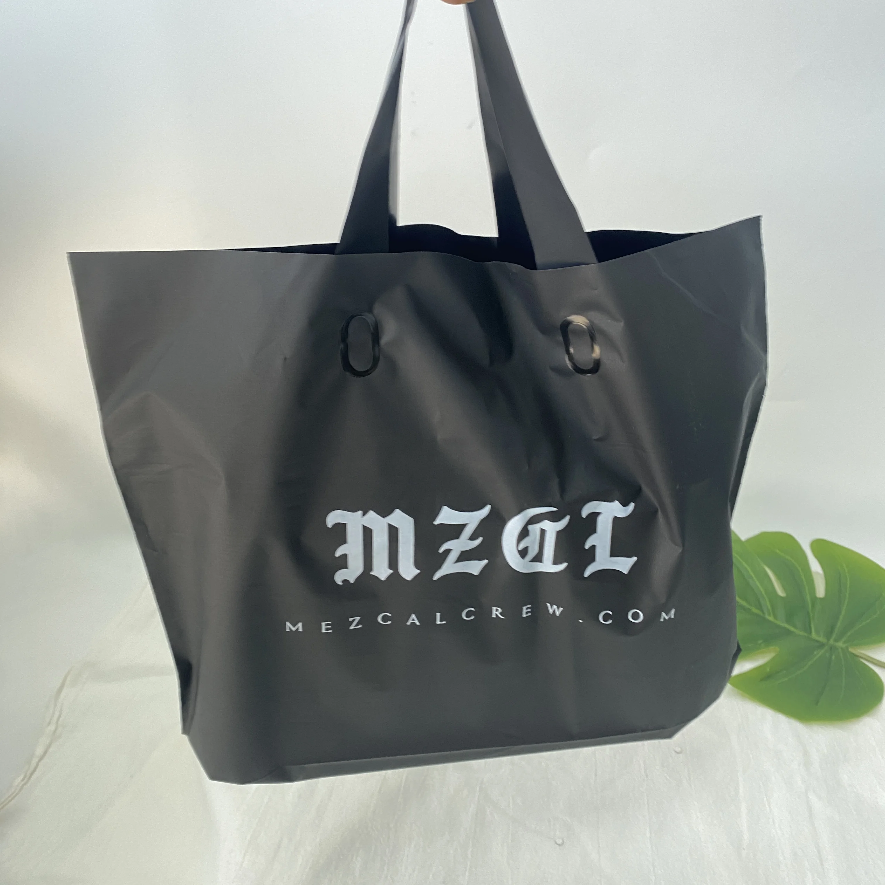 Customized high-density polyethylene thickness with logo printing carrier, gift retail plastic shopping bag with handle