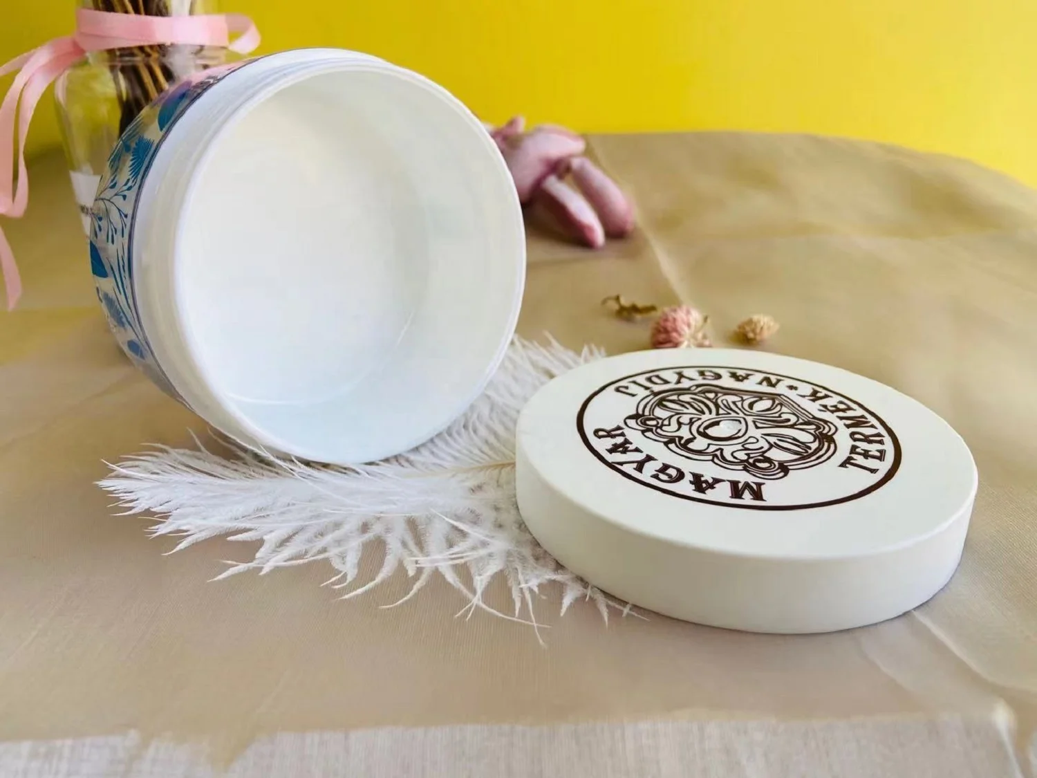 Round AS plastic cream jar 200g 300g and custom printing red yellow blue cosmetic jar