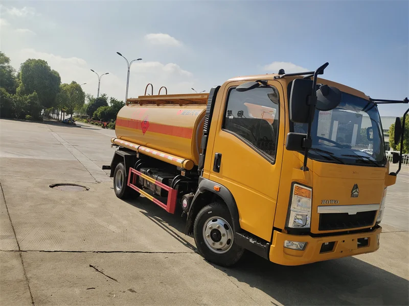 2023 Brand new HOWO  4X2 5 CBM  petrol Oil tanker truck  5 ton Oil refueling truck