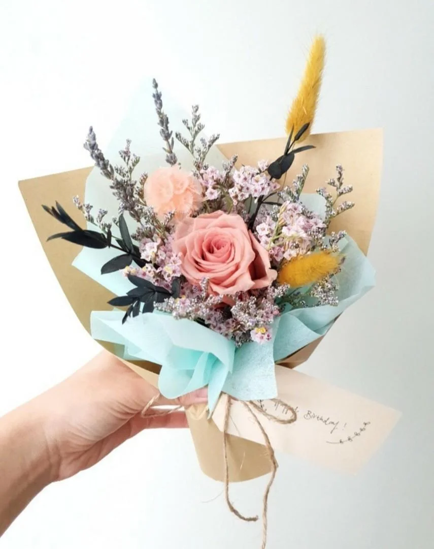 Sumflora factory wholesale  beautiful real dried flowers  bouquet with wedding gift