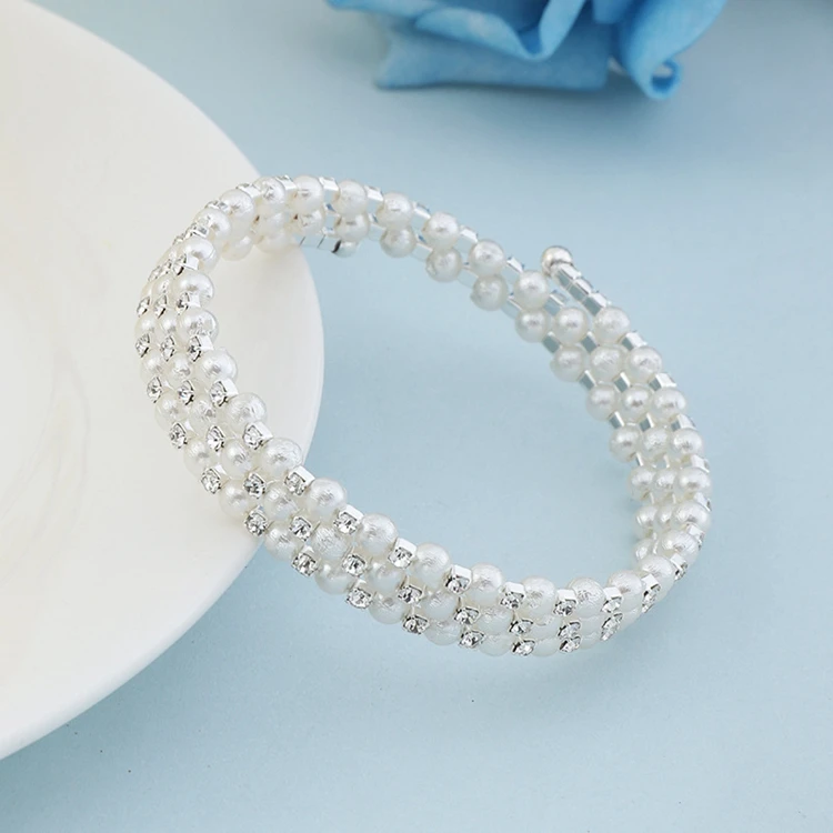 Popular Rhinestone Pearl Multilayer Bracelet in Europe and America Gives Girlfriend Birthday Gift