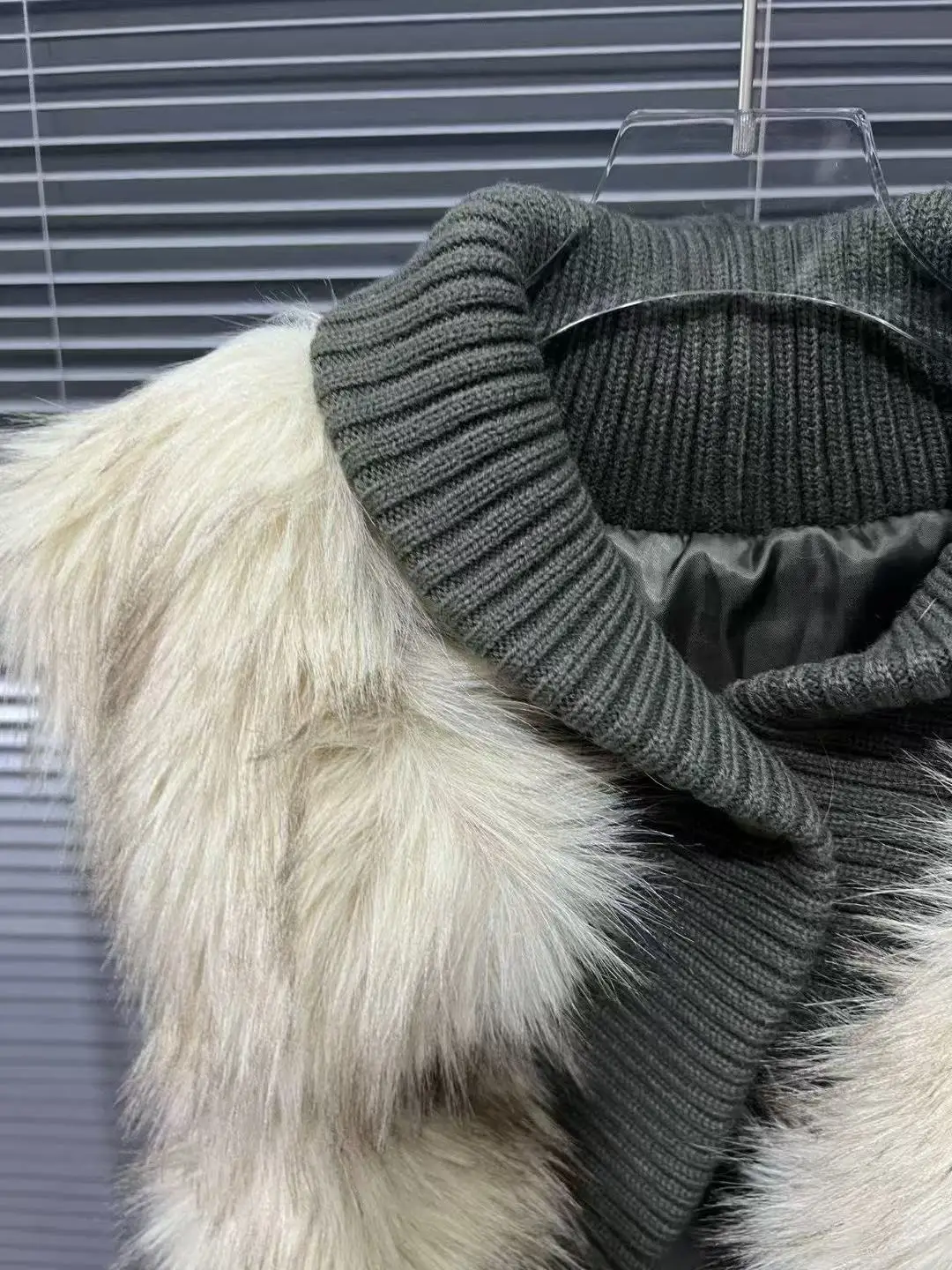 Fashion Gliet Crop Short Coat 2024 New Design Women Knitting Vest Faux Fur Sleeveless Vest