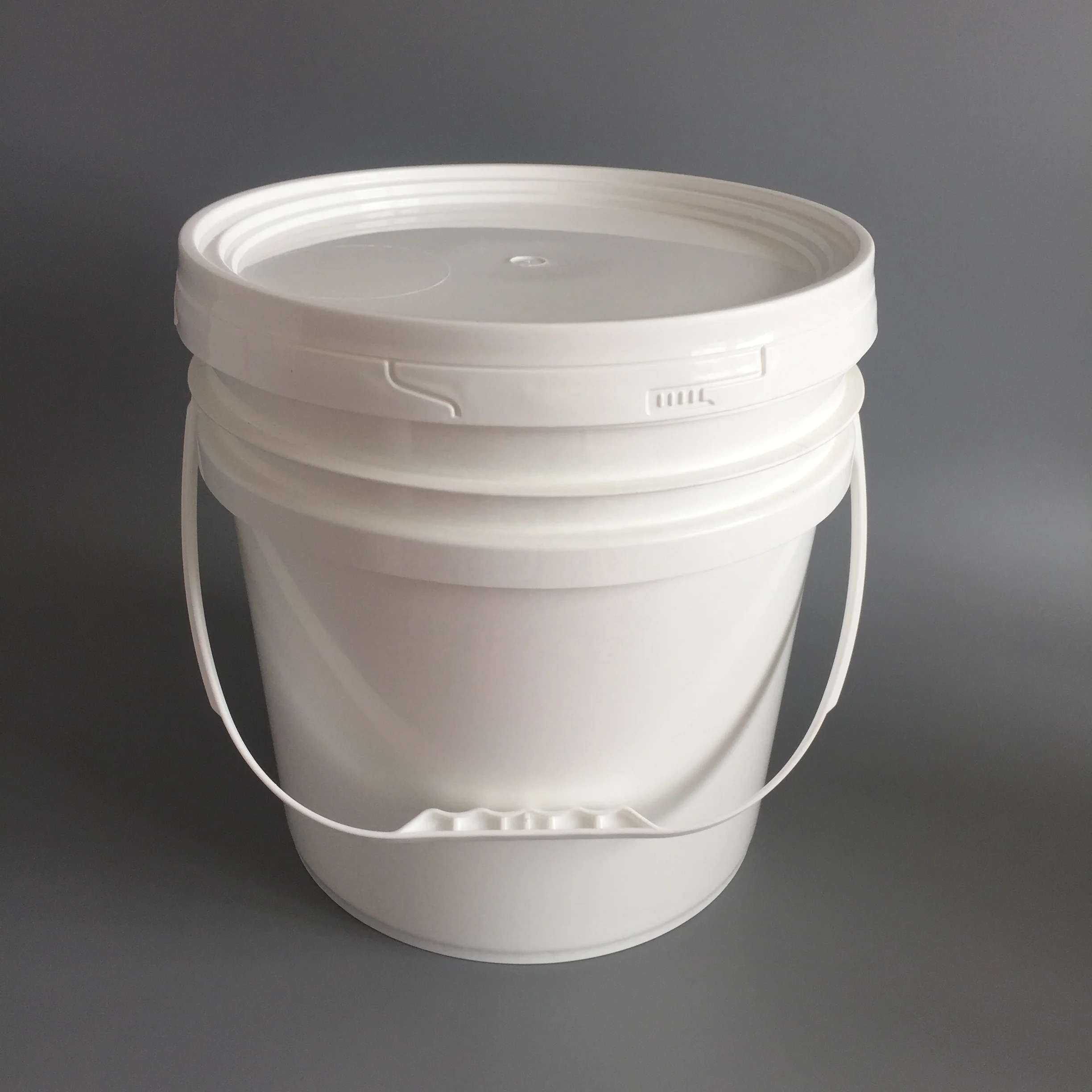 Very nice Round Plastic Container For Storage in low price