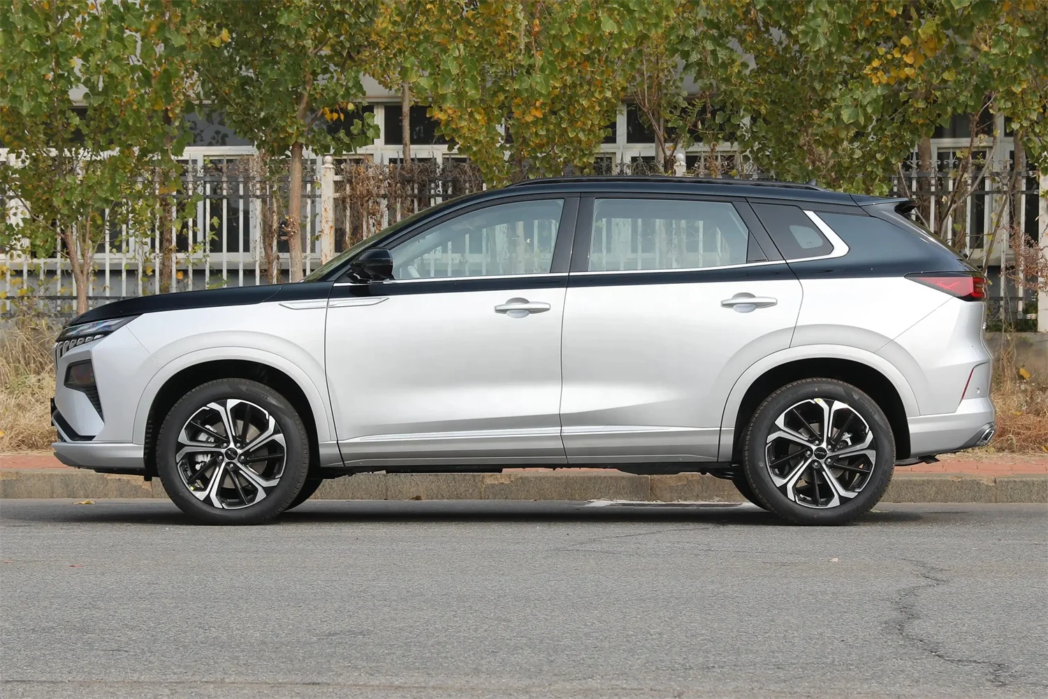2022 2023 Dongfeng Aeolus Haoji 1 5 т бензиновый гибридный автомобиль