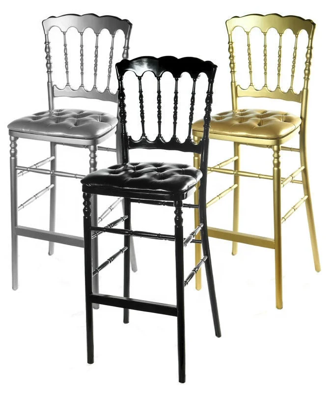 Барный стул золотого цвета