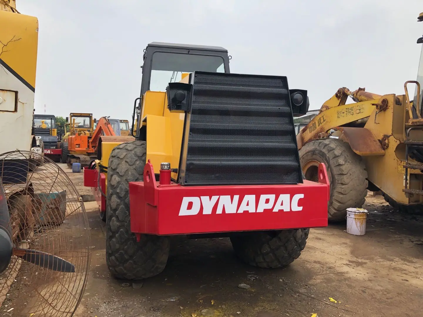 Подержанный дорожный каток Dynapac CA25 CA30 CA301D CC211 CA602D в