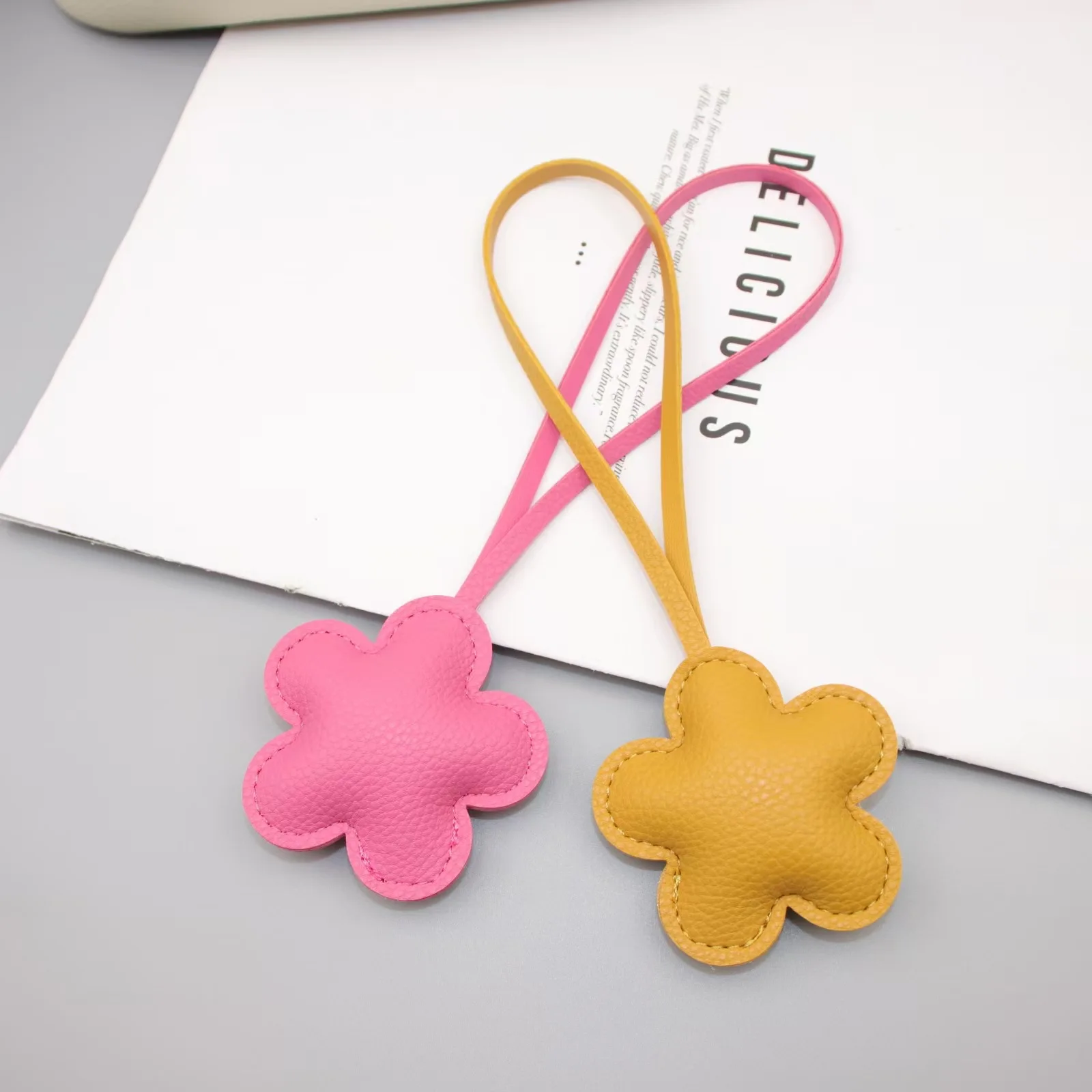 Colorful PU Leather Flower Leather Tags Embossesd Hang Bag Pendant Key RIng Accessories Ornament Wristlet Bag Charms