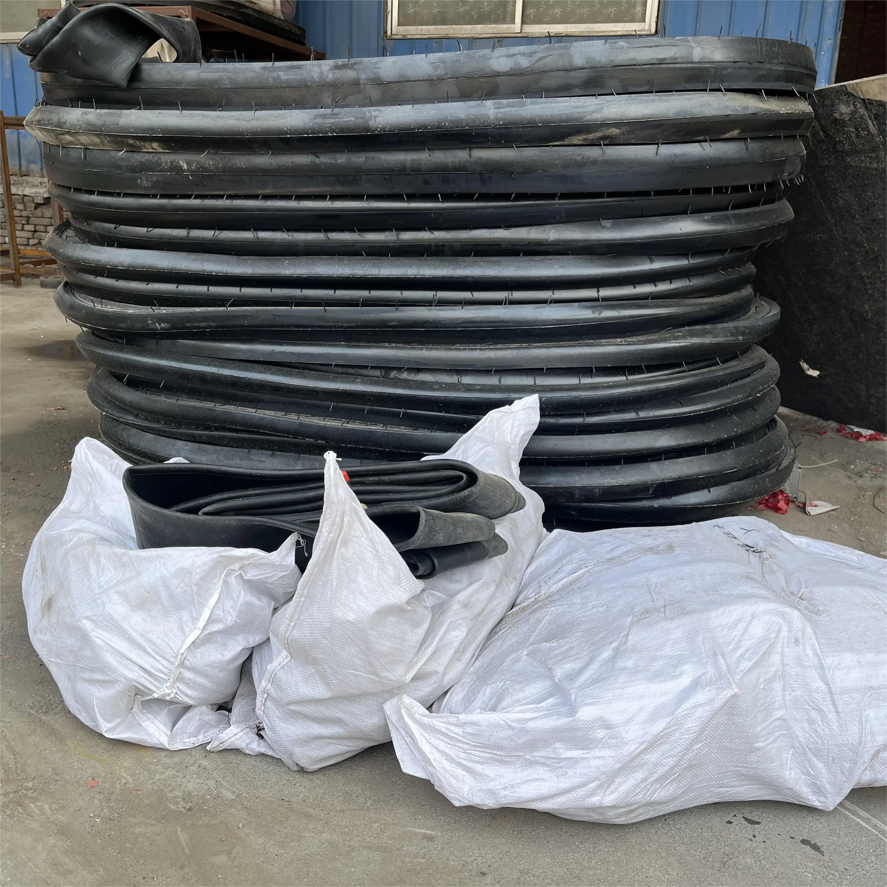 Factory directly  low price amusement park ride   bumper cars spare tires  neumaticos de los chocones amusement park facility