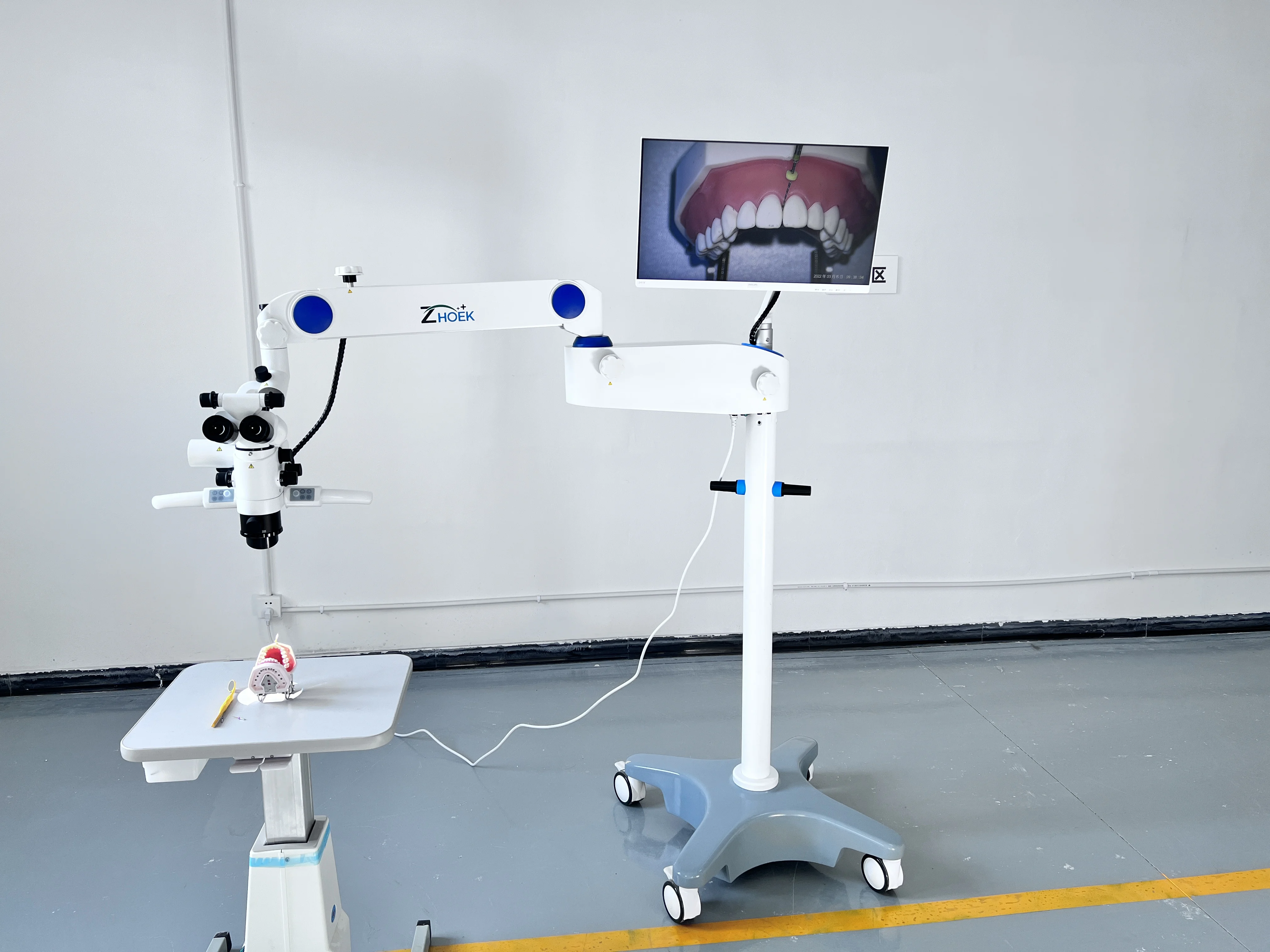 Dental Operating Microscope Surgical Microscope Dental Endodontic Microscope with Camera Interface