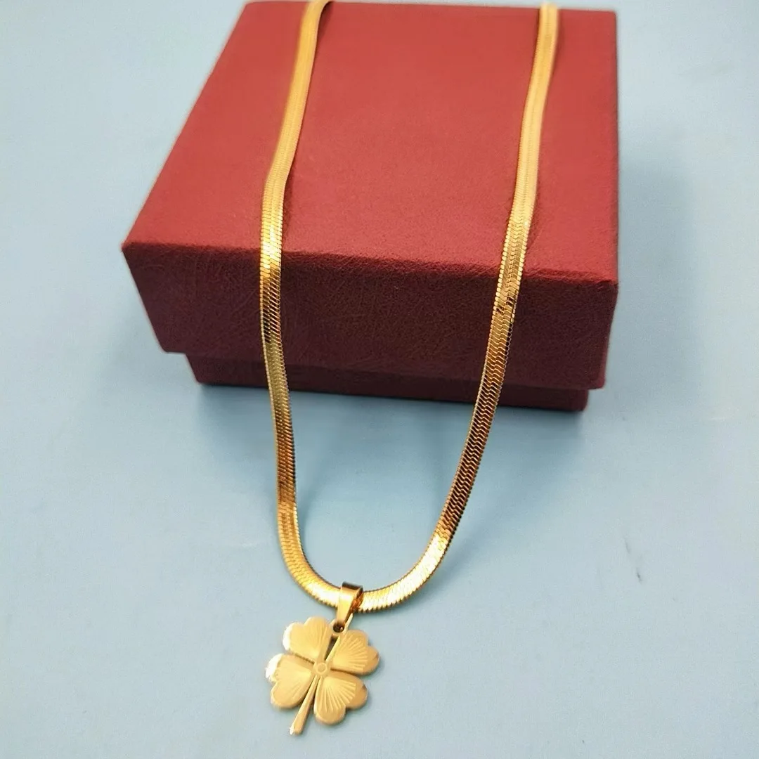 Flat Snake Necklace Titanium Steel Pattern Four-leaf Clover 18K Non-fading Ornament Blade Chain