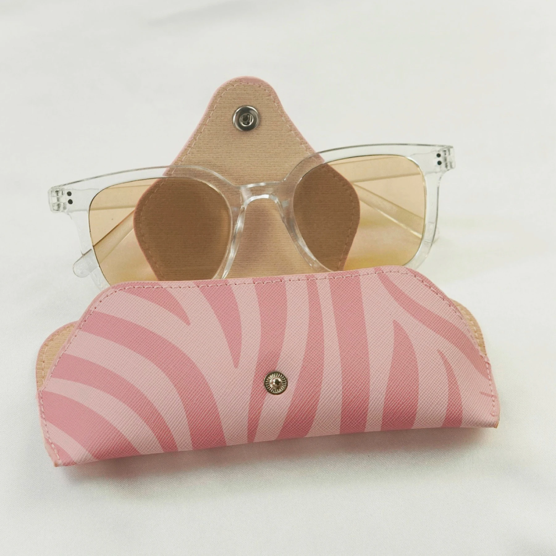 Handmade PU Leather Portable Sunglasses Case Custom Simple Glasses Bag with Lanyard Hanging for Eyeglasses & Sunglasses Storage