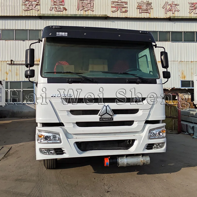 High-performance HOWO 30000 liters capacity 8*4 371hp used oil tanker truck for sale