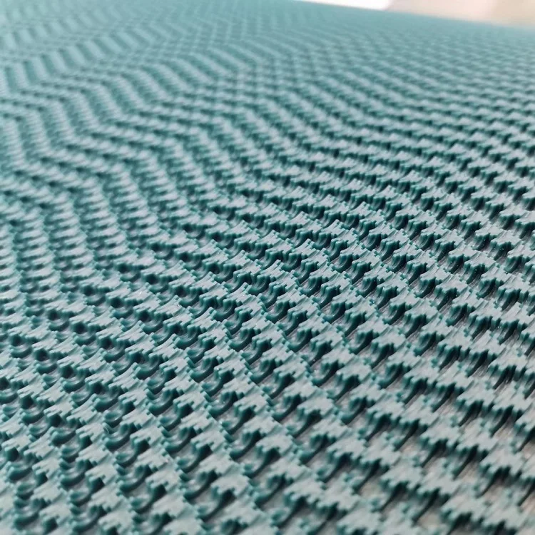 Высокоизносостойкая волнистая трава сине-зеленая грубая верхняя Резиновая ПВХ конвейерная лента для промышленности