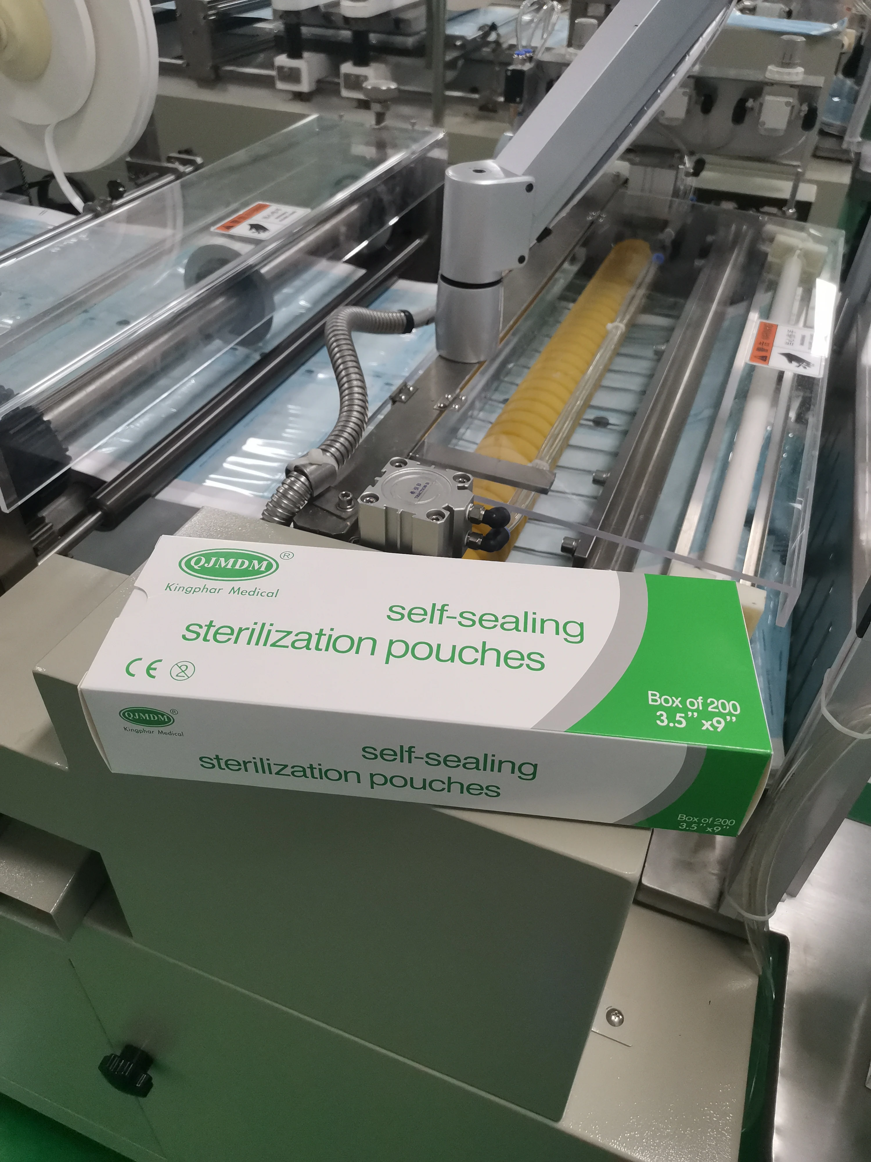 Dental Dry Heat autoclave Self Sealing Medical Device Sterilization tyvek Pouches rolls from original manufacturer