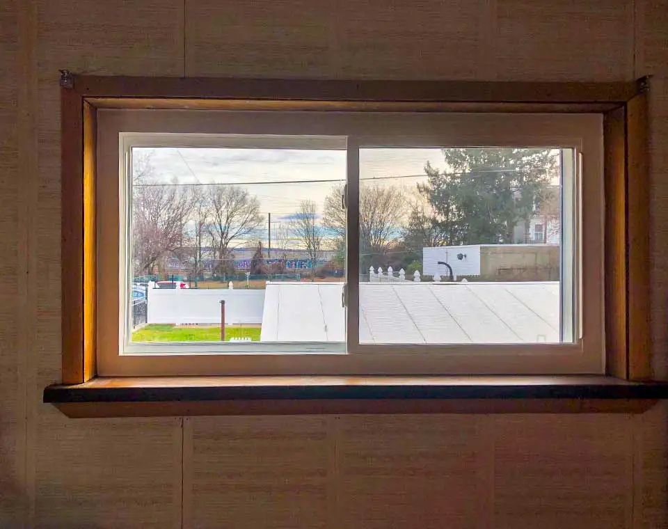 European Chinese Style UPVC Sliding Window  Fiberglass Windproof Fixed Louver Curtain Hotels Villas Apartments Plastic Window