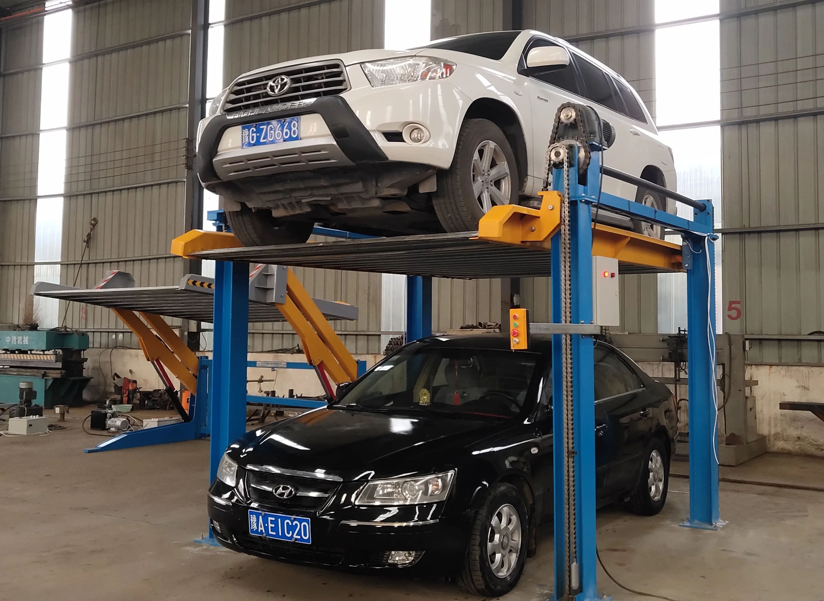 Вертикальная система парковки автомобилей двойных уровней парковочный подъемник вместимость гаража 2 т 3 по индивидуальному заказу