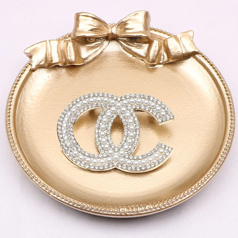 Y&Y New Fashion Trendy Korean Temperament Simple Collar Pin Diamond Pearl Letter Brooches
