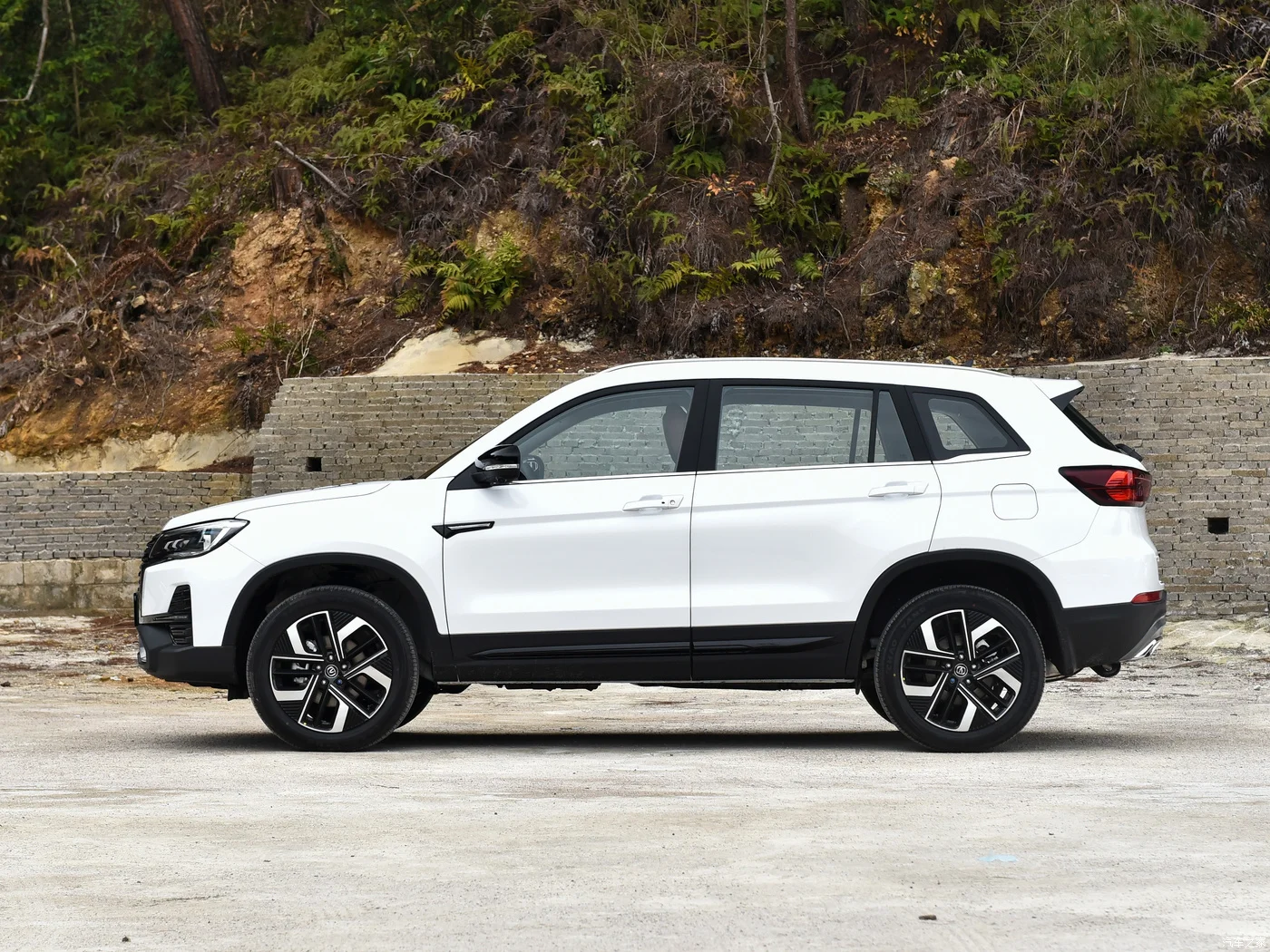Changan CS75 2024 Free version 1.5T DCT Premium type